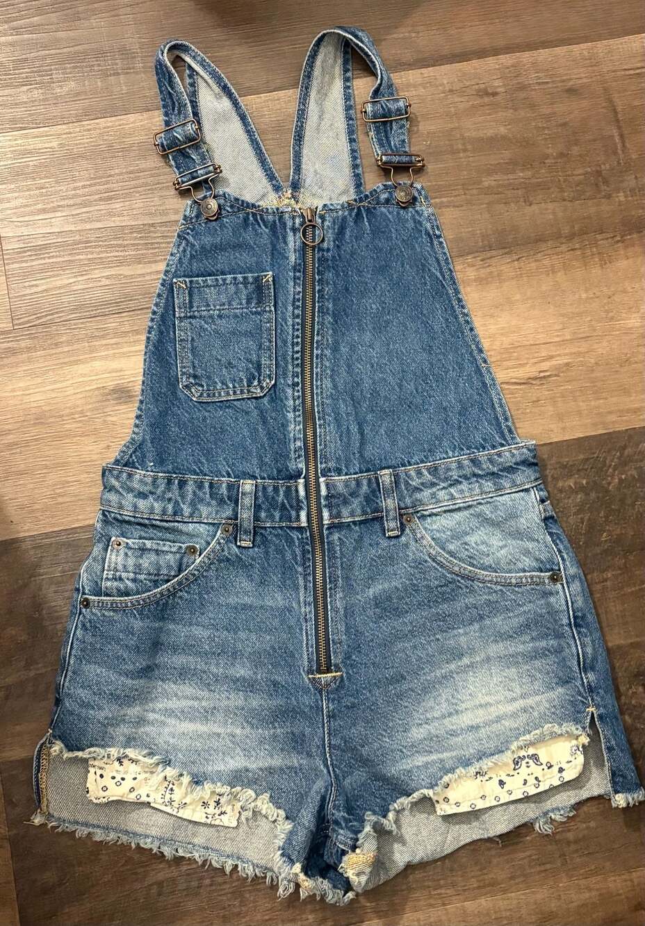 We The Free Free People Sunkissed Denim Zip-Front Cut-Off Shortalls - Picture 2 of 3